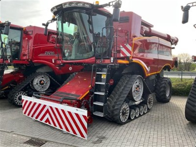- - - Axial-Flow 9240 Raupe