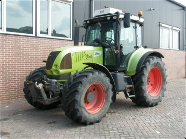 - - - Claas Arion 640