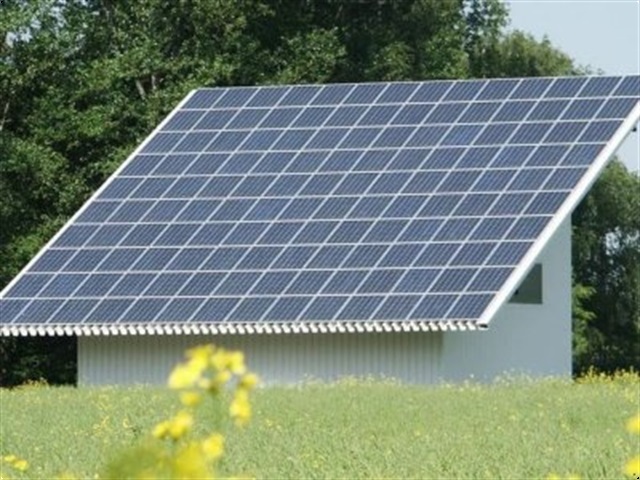 - - - Drehhalle 10x10 m für Photovoltaik