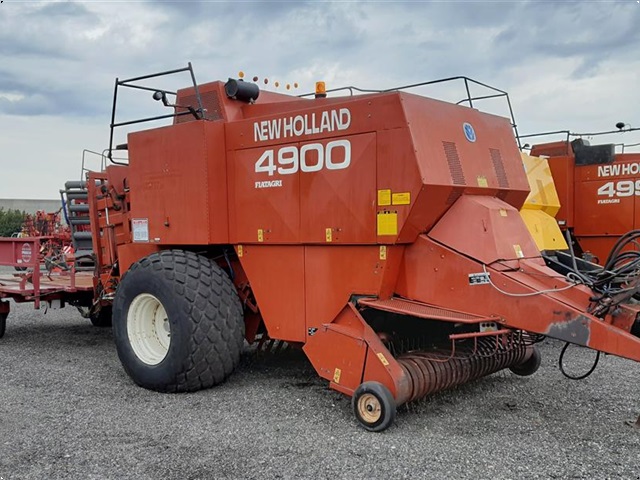 New Holland 4900