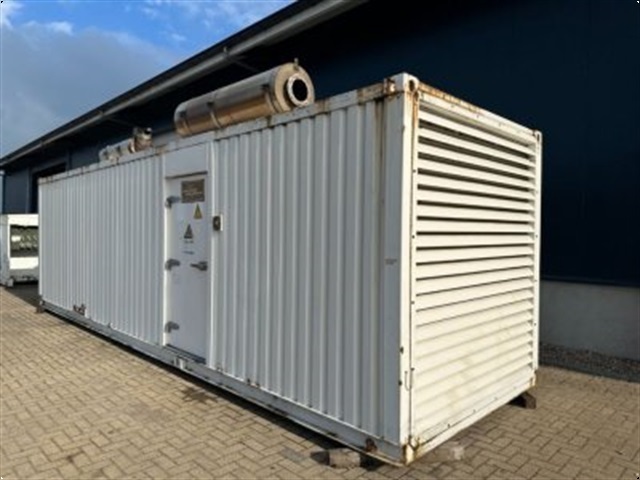 - - - 3008-TAG4 Stamford 550 kVA Silent generatorset in 30 ft containe